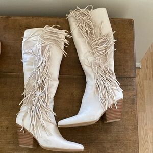 Billini white fringe cowgirl boots. Perfect for bachelorette party! Size 8.5/9.